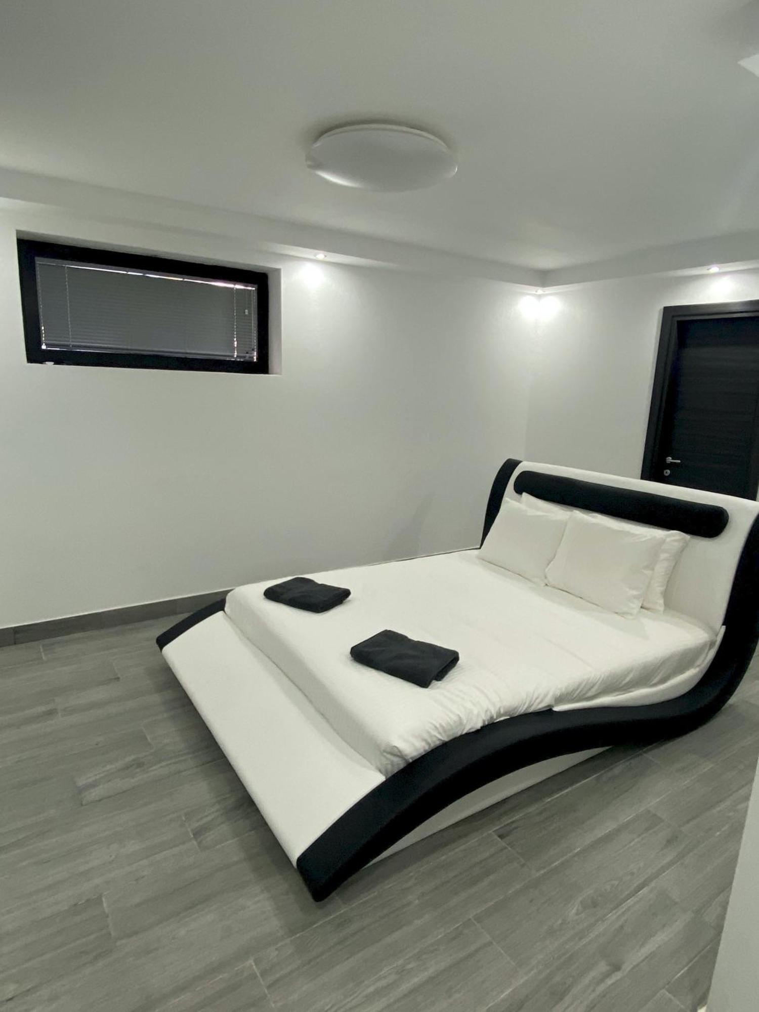 Villa Poseidon Corralejo With Private Heated Pool, Sauna And Stunning Volcano Views By Amazzzing Travel Eksteriør billede